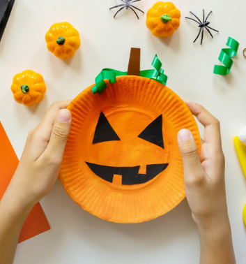 Fun autumn crafts for kids - paper plate pumpkins