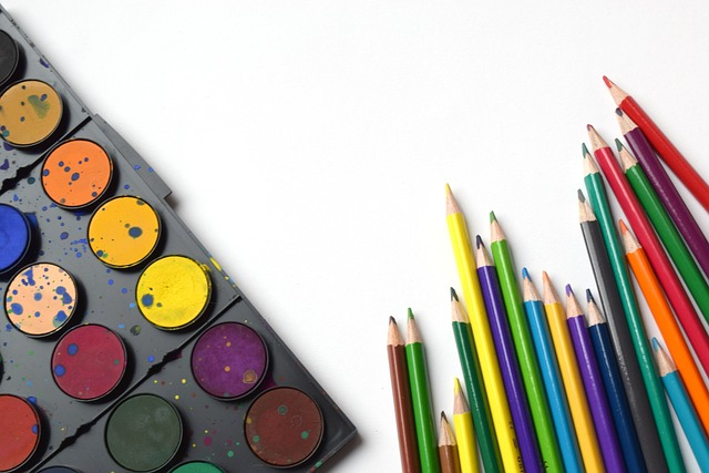 5 Spring crafts for kids 2 spring crafts for kids materials, coloured pencils and paint
