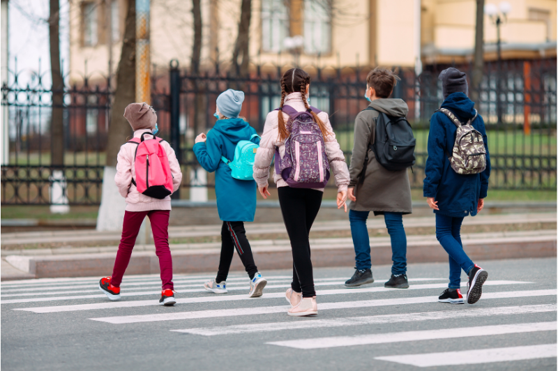 7 tips for teaching road safety to children 3 group of children crossing the road